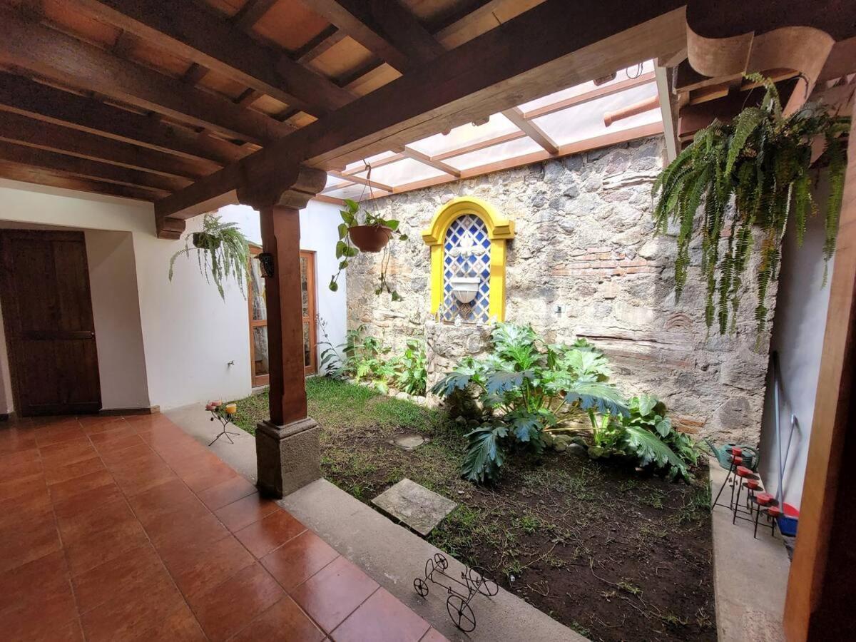 Villa Amplia Casa Antigua Guatemala Con Pergola Y Jardin Exterior foto