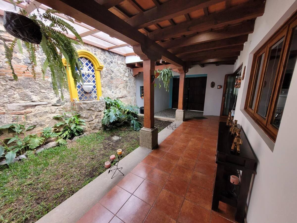 Villa Amplia Casa Antigua Guatemala Con Pergola Y Jardin Exterior foto