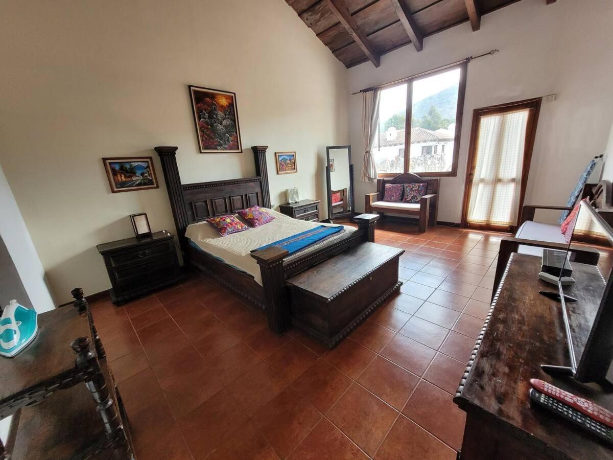 Villa Amplia Casa Antigua Guatemala Con Pergola Y Jardin Exterior foto